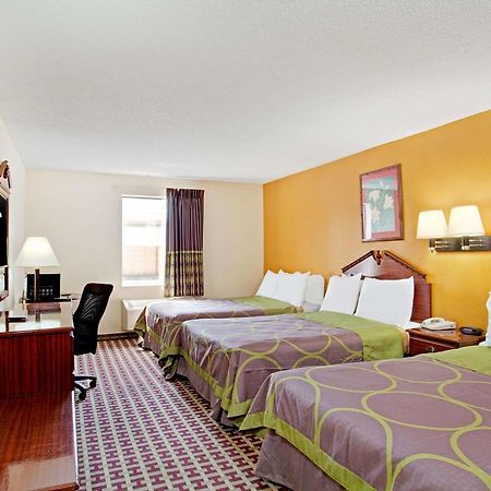 ซูเปอร์ 8 บาย วินด์แฮม ฟอเรสต์ ซิตี้ Hotel ฟอร์เรสต์ซิตี้ ภายนอก รูปภาพ
