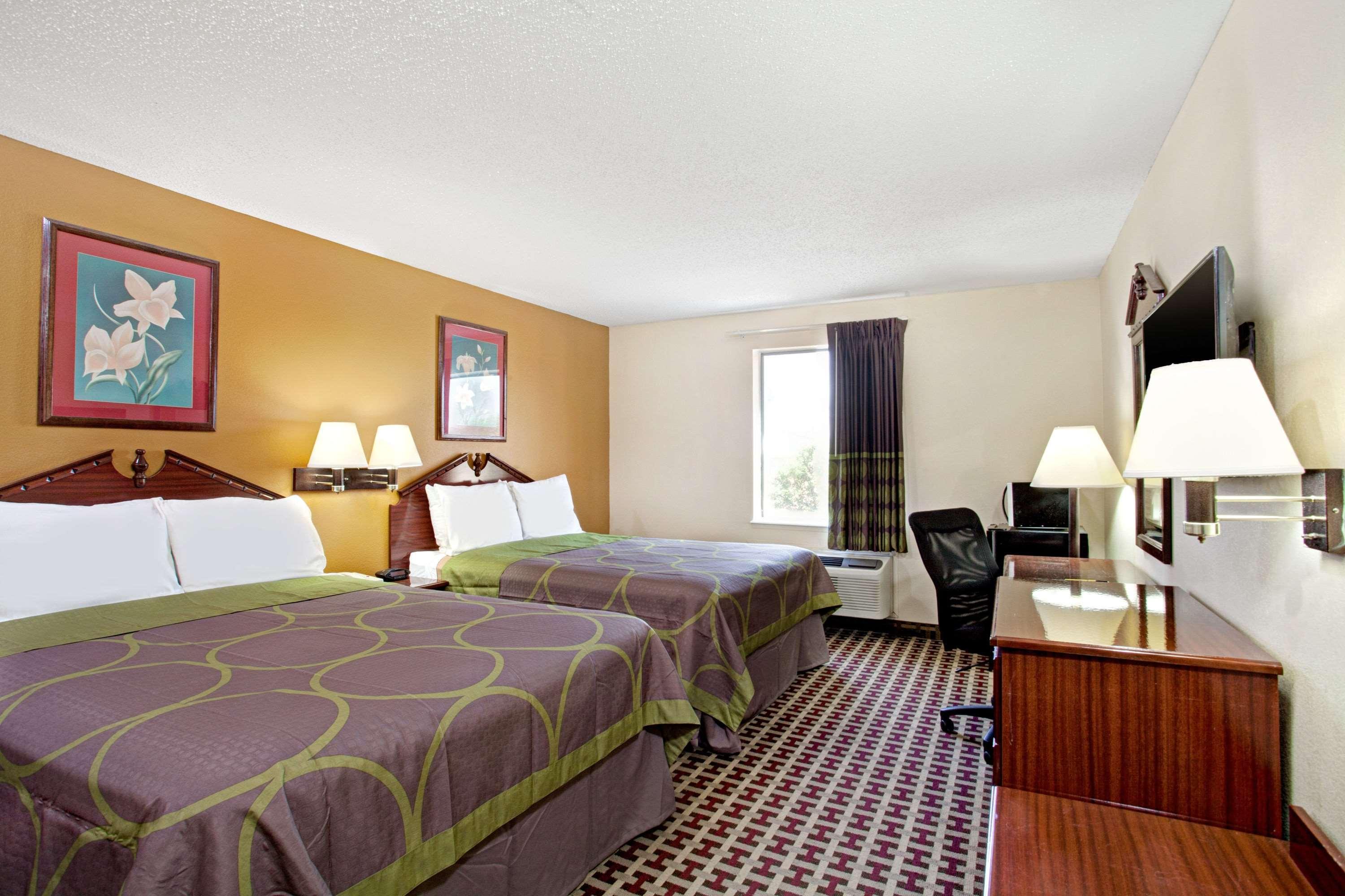 ซูเปอร์ 8 บาย วินด์แฮม ฟอเรสต์ ซิตี้ Hotel ฟอร์เรสต์ซิตี้ ภายนอก รูปภาพ