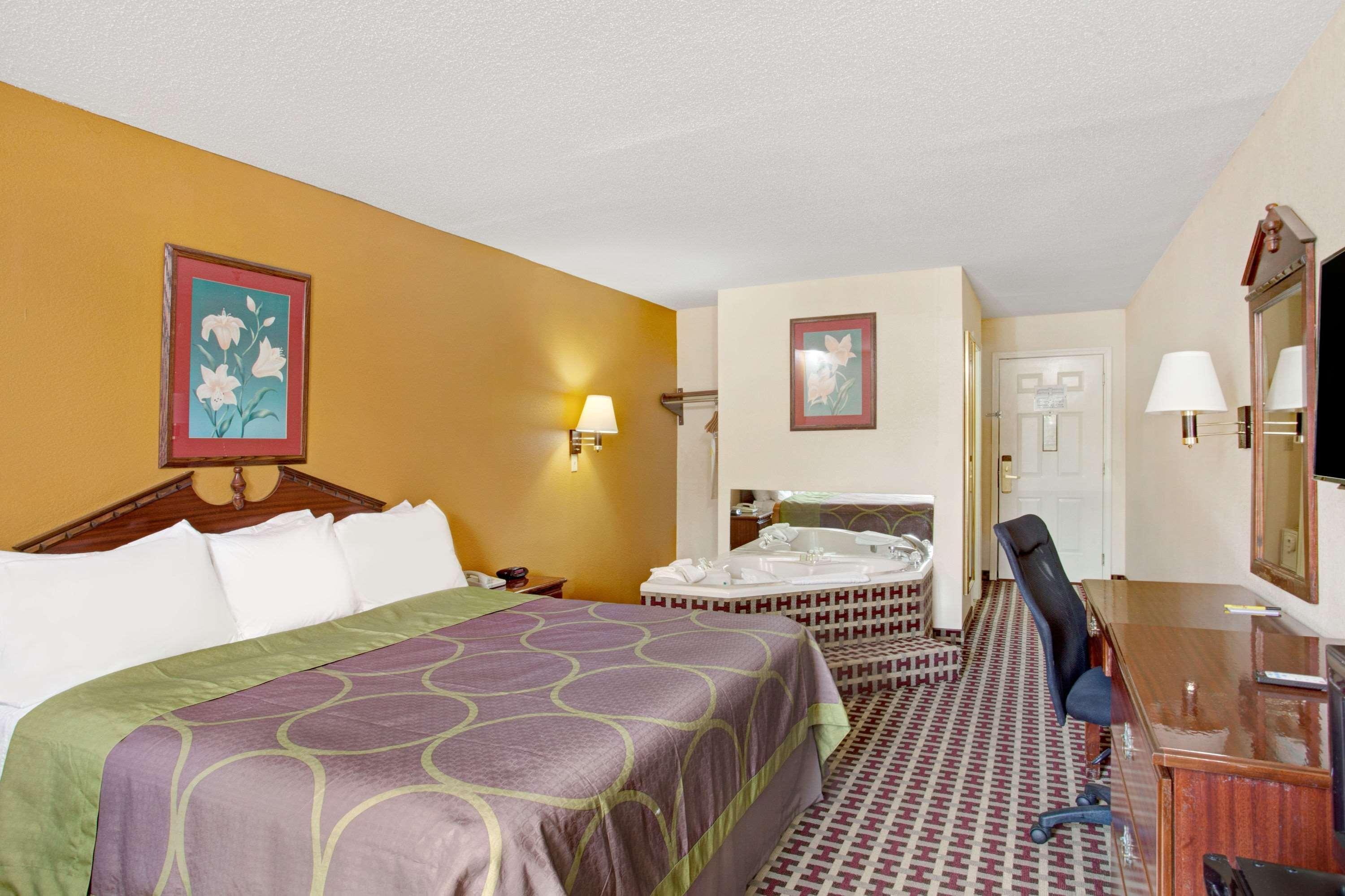 ซูเปอร์ 8 บาย วินด์แฮม ฟอเรสต์ ซิตี้ Hotel ฟอร์เรสต์ซิตี้ ภายนอก รูปภาพ
