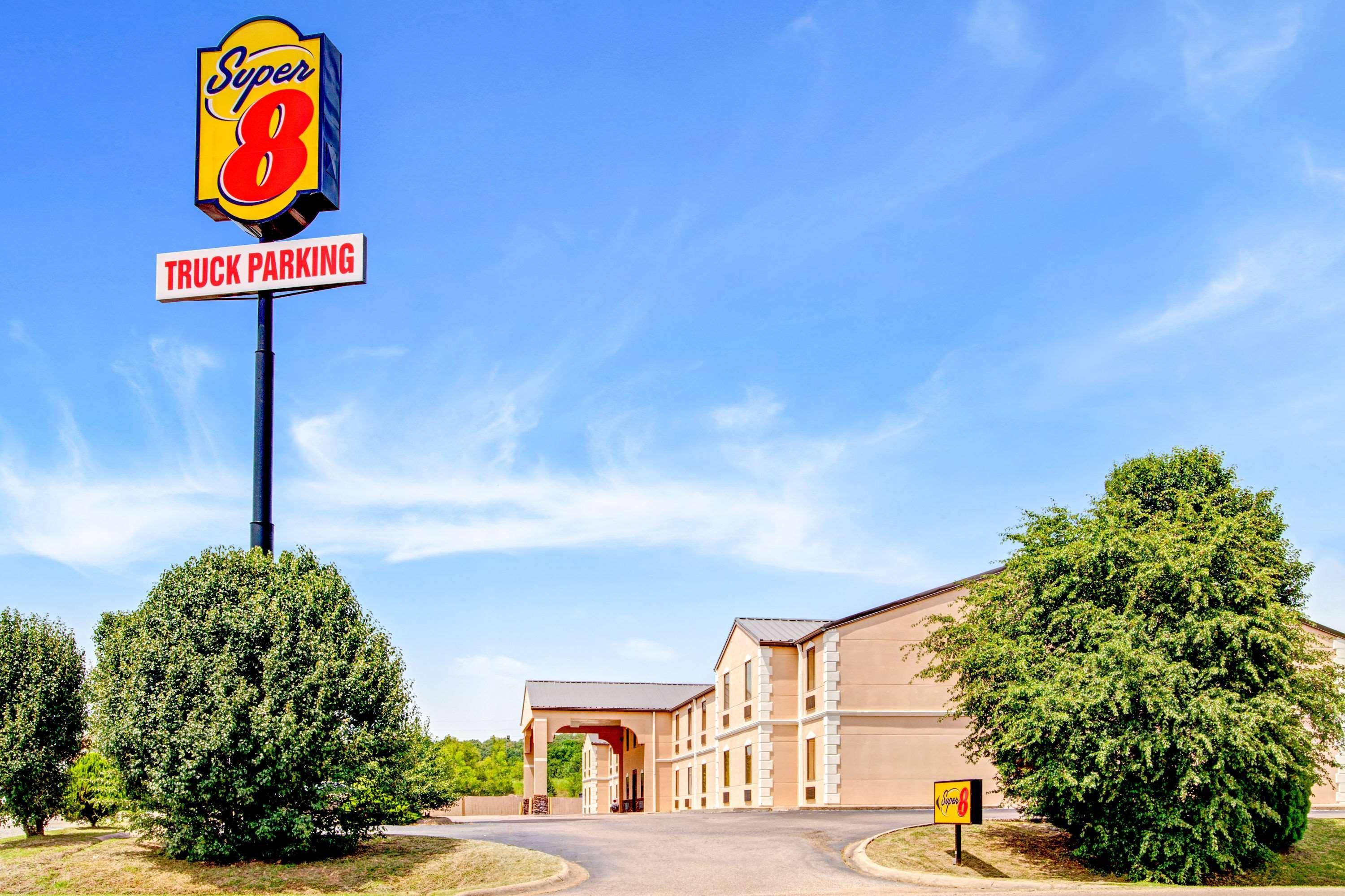 ซูเปอร์ 8 บาย วินด์แฮม ฟอเรสต์ ซิตี้ Hotel ฟอร์เรสต์ซิตี้ ภายนอก รูปภาพ