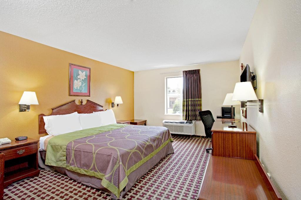 ซูเปอร์ 8 บาย วินด์แฮม ฟอเรสต์ ซิตี้ Hotel ฟอร์เรสต์ซิตี้ ภายนอก รูปภาพ