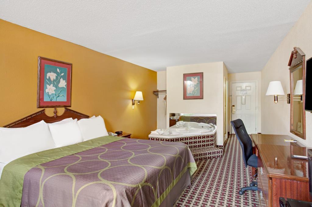 ซูเปอร์ 8 บาย วินด์แฮม ฟอเรสต์ ซิตี้ Hotel ฟอร์เรสต์ซิตี้ ภายนอก รูปภาพ
