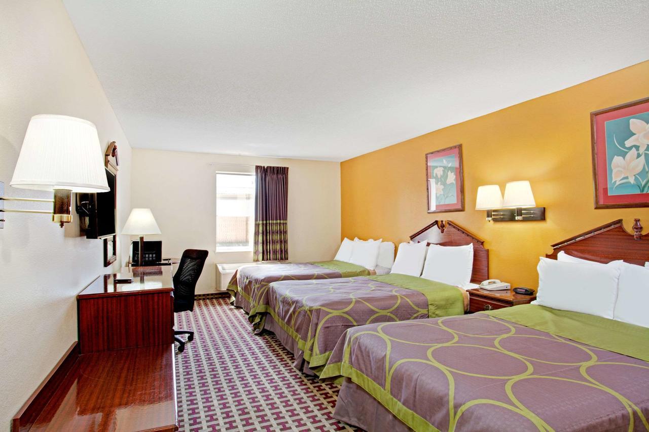 ซูเปอร์ 8 บาย วินด์แฮม ฟอเรสต์ ซิตี้ Hotel ฟอร์เรสต์ซิตี้ ภายนอก รูปภาพ